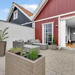 Дом отдыха Charming Terraced House By The And Forest *